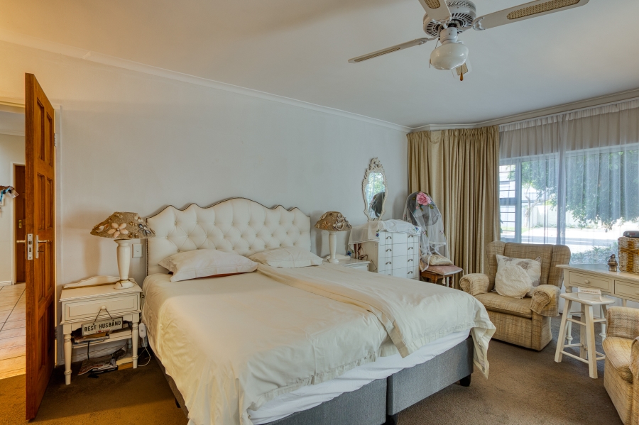 To Let 6 Bedroom Property for Rent in Greenways Golf Estate Western Cape